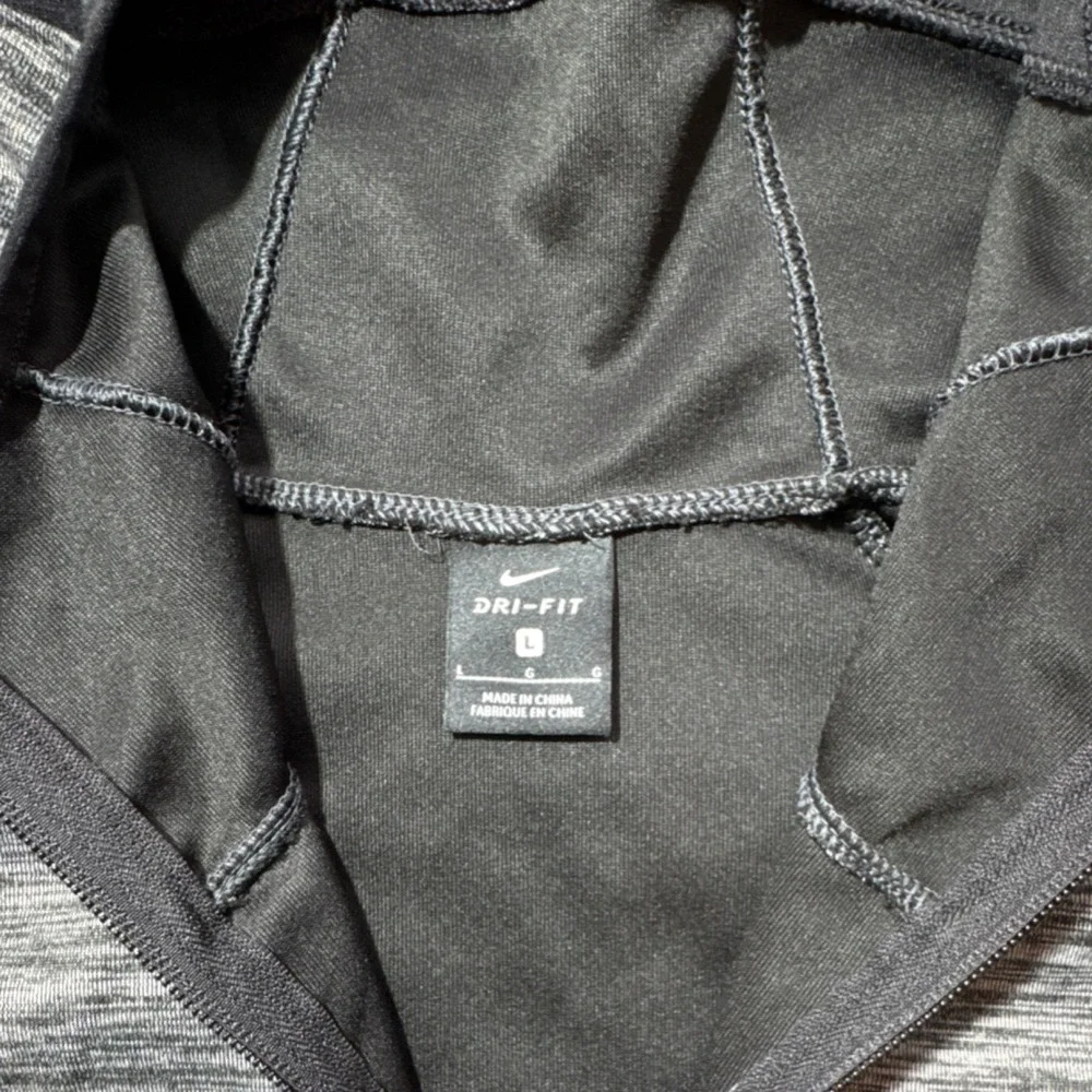 Nike Dri-FIT Gray Full Zip Hoodie Size L AT3232-032‎